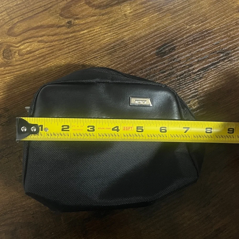 Tumi x delta travel toiletry zip‎ pouch